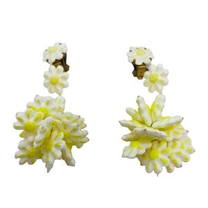 Vintage Womens Flower White Yellow 60s 70s Gogo Style Bold Boho Clip On